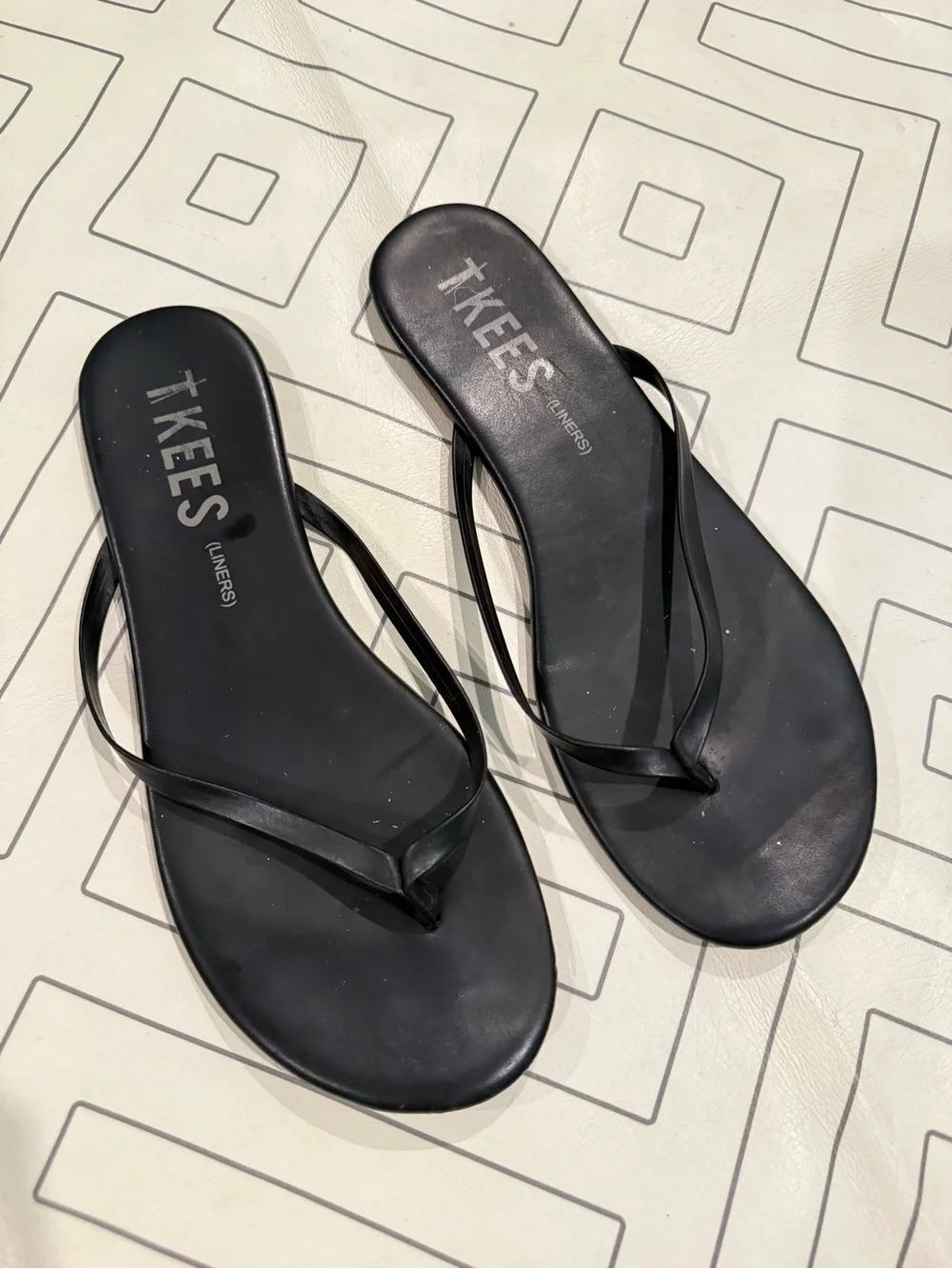 TKEES Liners Black Sandals - Picture 3 of 12